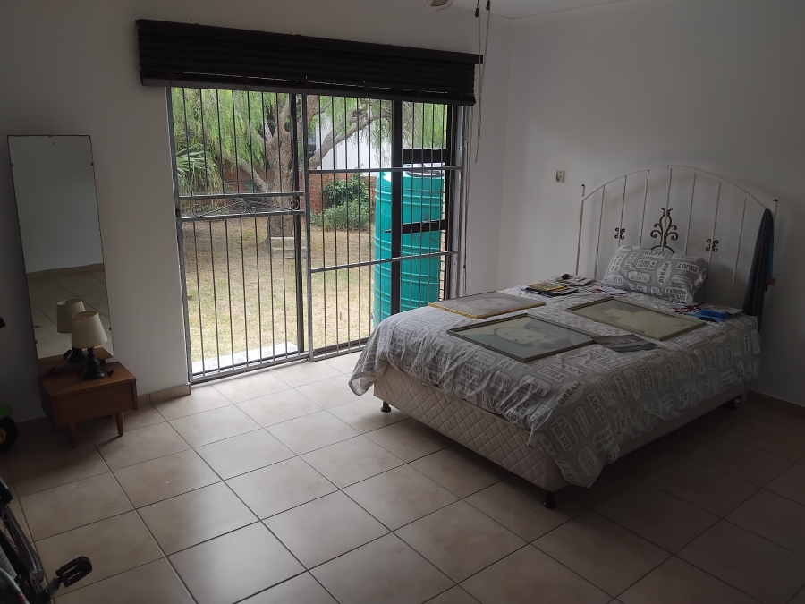 6 Bedroom Property for Sale in Wavecrest Eastern Cape